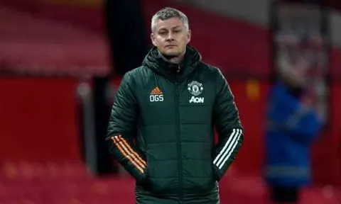 Neville hiến kế chuyển nhượng cho Solskjaer