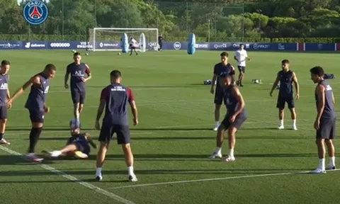 Neymar tức tối vào bóng nguy hiểm với Mbappe