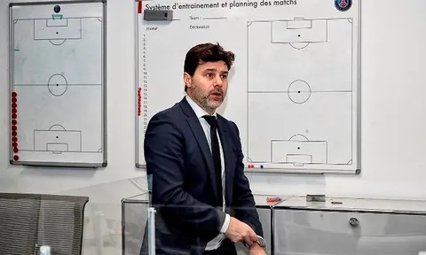 Ngày đầu ở PSG, Pochettino đến ngay bàn chiến thuật