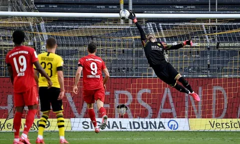 Ngày Haaland, Sancho im tiếng, Kimmich 'xúc thìa' như Totti khiến Dortmund chết lặng