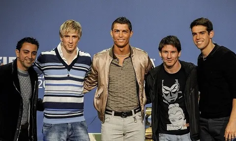 Ngày này năm xưa: Kaka, Torres, Messi như boy band trong đêm vinh danh Ronaldo