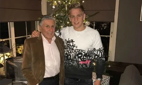 'Ngọc quý' Ajax bị 'tố' ít đến thăm ông sau khi hẹn hò con gái Bergkamp