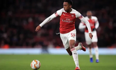 Ngôi sao trẻ chia sẻ về cặp đôi sát thủ của Arsenal