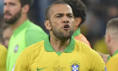 Người cũ Man Utd khuyên Liverpool nên chiêu mộ Dani Alves