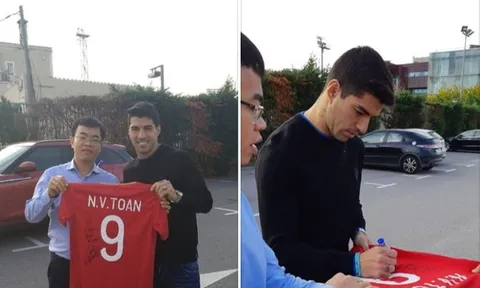 Nguyễn Văn Toàn nhận quà “đặc biệt” từ sát thủ Luis Suarez