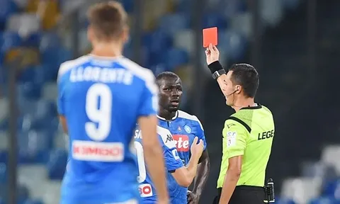 Nhận thẻ đỏ, “đá tảng” của Napoli vẫn được Ancelotti bênh vực