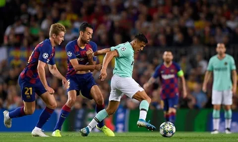 Nhìn kìa MU, Sanchez chỉ cần 2 phút để chứng minh đẳng cấp trước Barca