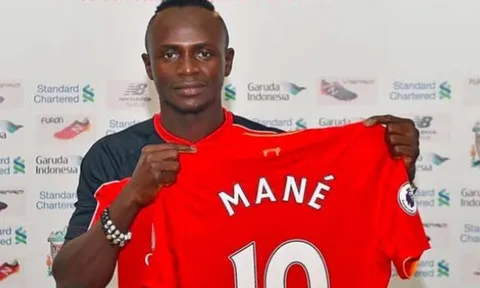 Nhìn lại những bình luận 'sai quá sai' của CĐV khi Liverpool mua Sadio Mane