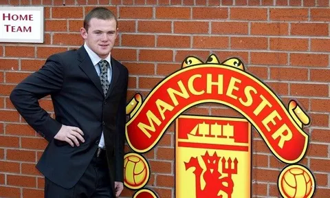 Những hình ảnh đáng nhớ của Rooney ở M.U: Khiêu khích trọng tài, ngả bàn đèn tung lưới Man City
