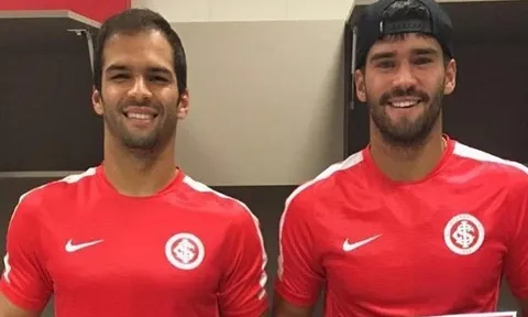 Đây, người hùng thuở thiếu thời của 'người gác đền' số 1 Liverpool