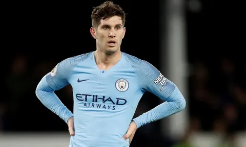 NÓNG: Man City tiếp tục mất trung vệ trước thềm Champions League