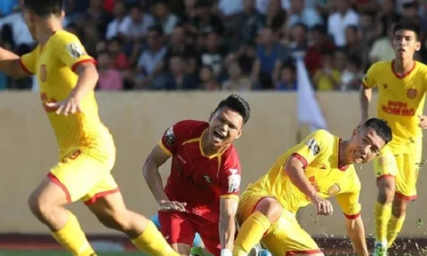 "Mạnh Kalou" báo tin vui cho thầy Park sau chấn thương cổ chân
