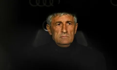 Nội bộ lủng củng, HLV Barca lên tiếng phản pháo Pique