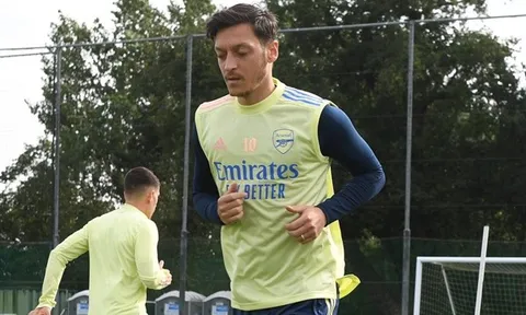 Nôn nóng "đào tẩu", Mesut Ozil từ bỏ 7 triệu bảng tiền lương