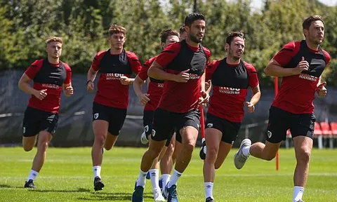 NÓNG! Đã có đội bóng Premier League đầu tiên tập trung trở lại