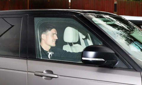 NÓNG! Lộ hình ảnh đầu tiên của Maguire sau buổi kiểm tra y tế ở Man Utd