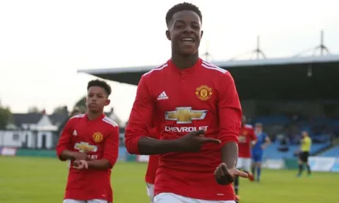 NÓNG! Sát thủ tuổi teen ghi 35 bàn/mùa rời Man United