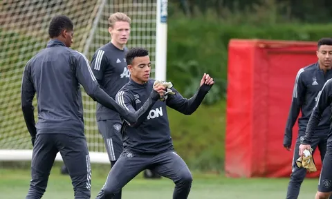 NÓNG! Solskjaer ra quyết định táo bạo với Greenwood, Tuanzebe