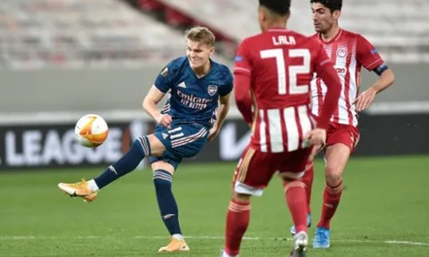 Odegaard bắn đại bác, Arsenal làm chủ khoảnh khắc thổi bay ác mộng Olympiacos