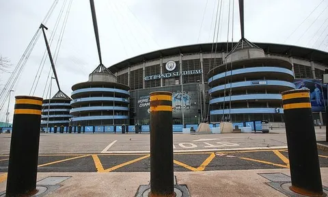 Old Trafford, Etihad, Emirates có thể trở thành bệnh viện dã chiến