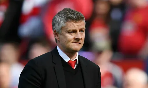 Lộ diện cái tên khiến Solskjaer phải 'hạ mình' trước Ed Woodward