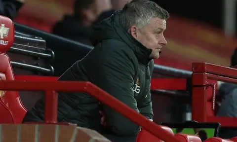 Ole Gunnar Solskjaer chỉ trích trọng tài và hàng thủ Man Utd