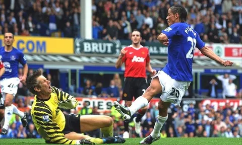 Optus Sport đưa NHM Man Utd về ký ức 'kinh hoàng' với Everton