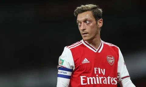 Ozil chia tay Adidas, đại diện lập tức phá vỡ im lặng