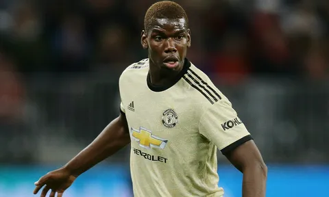 Huyền thoại M.U khuyên Pogba đừng bị Raiola tác động