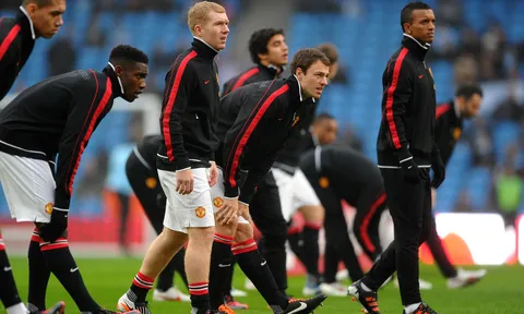 Paul Scholes: Cậu ấy "troll" tôi mang 1 đôi giày bằng nhựa thi đấu