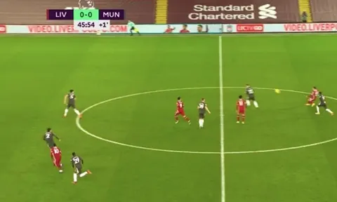Liverpool bị 'cướp' trắng trợn cơ hội ghi bàn ở trận hòa Man Utd