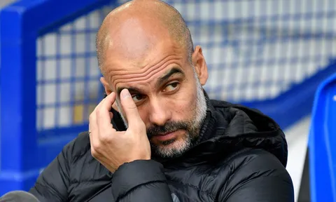 Pep Guardiola: "Tôi đứng trước mặt cậu ấy và nói xin lỗi"