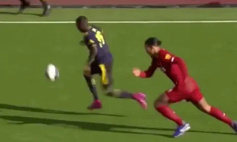 Pepe hóa Messi, loại bỏ Van Dijk chỉ với 1 pha xử lý đỉnh đạc