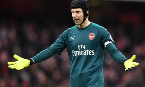Cech: 'Courtois là tương lai của CLB với sự chất lượng và tiềm năng'