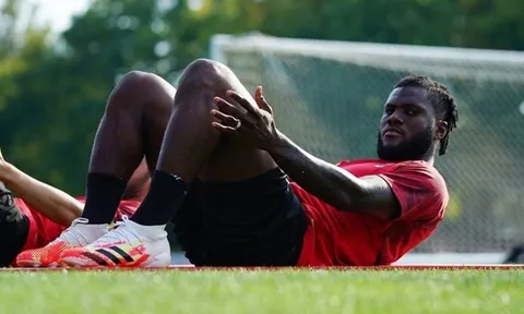 Pha đánh đầu của "Seedorf 2.0" khiến Ibrahimovic phải trầm trồ