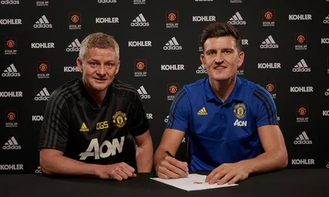Hàng thủ 4 người của Man Utd thế nào so với Liverpool?