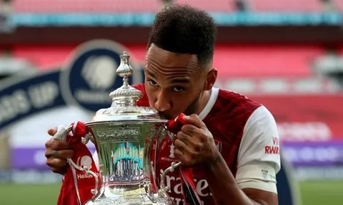 Martin Keown: "Không ai được quyền lớn hơn CLB như Ozil đã thể hiện"