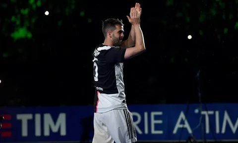 Rơi nước mắt với tâm thư của “nhạc trưởng” Juventus trước ngày đến Barca