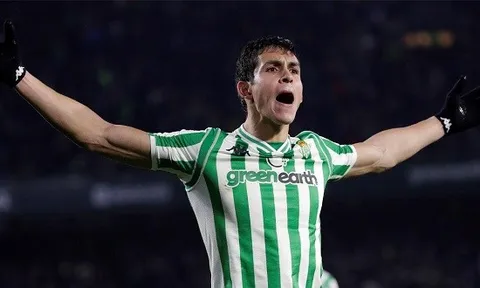 Tìm mua trung vệ, Liverpool có hứng thú lớn với sao Real Betis