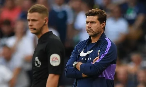 Bị VAR quay lưng, Tottenham thua sốc trên sân nhà