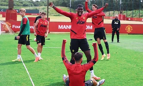 Pogba và Fernandes thân như 'anh em ruột thịt', fan Man Utd phát cuồng