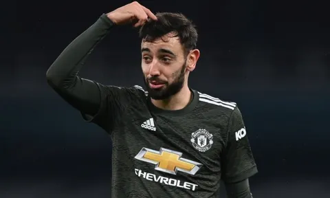 Man United hòa nhạt, Scholes "hủy diệt" Bruno Fernandes