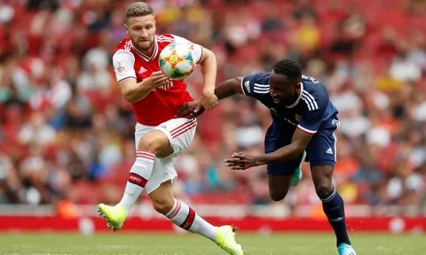Quá chướng mắt, CĐV Arsenal điên tiết la ó cái tên Emery tung vào sân
