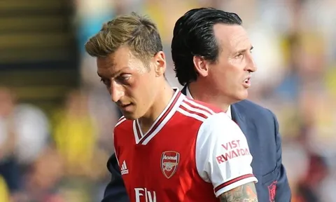 Emery tuyên bố Ozil không xứng đáng ngồi dự bị, chỉ ra cách duy nhất để được thi đấu