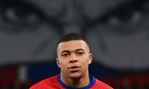 Quá choáng ngợp, đối thủ chỉ ra điểm "bất thường" của Mbappe