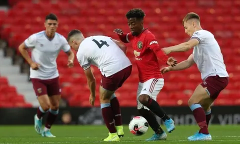Quá đen! Sao Man Utd lập siêu phẩm solo và... chấn thương đúng ngày sinh nhật