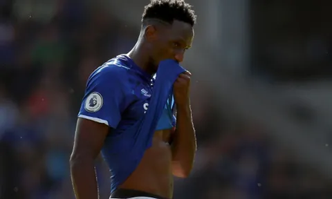 Quá khát bàn thắng, cựu sao Barca làm điều 'điên rồ' với Everton