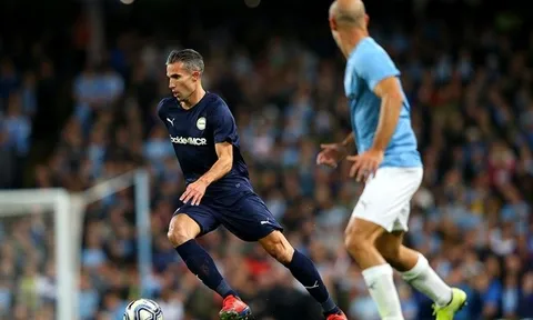 Quá rõ! Lộ hình ảnh chứng minh Persie 'yêu' Man Utd hơn Arsenal