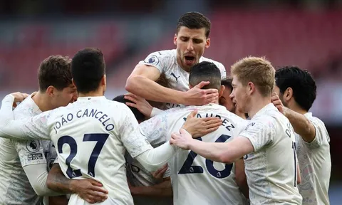 "Quái thú" xuất hiện trong trận Arsenal 0-1 Man City