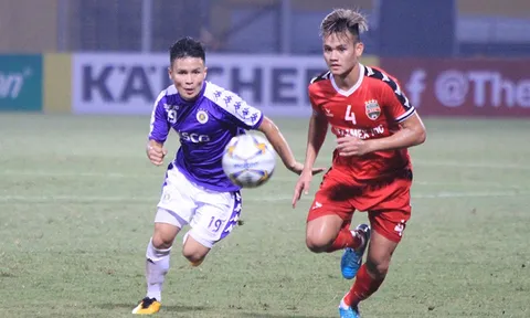 Quang Hải ăn mừng cảm xúc với người hâm mộ sau khi vô địch AFC Cup 2019 khu vực ĐNÁ